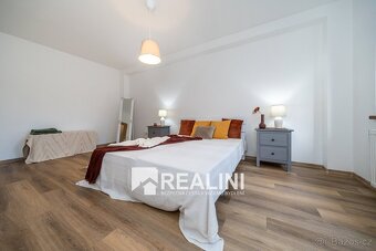 Prodej nemovitosti se 4 bytovými jednotkami - 228 m2 - Kujav - 9