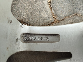 Zimní pneu 205/60R16 s disky na Mazdu - 9