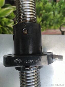 Lineární pojezd a kuličkové šrouby - 9