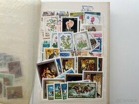 Poštovní známky - album světové - cca 600 ks - 9