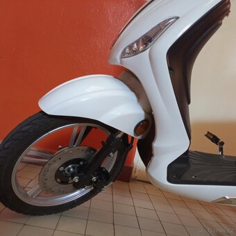 Elektroskútr Viago Riga 1000W bez ŘP - 9