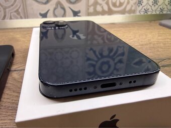 IPhone 13 mini 128gb iOS 26- temně inkoustový, baterie 8 - 9