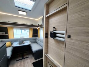 Obytný přívěs Fendt Apero 495 SG nový skladem - 9