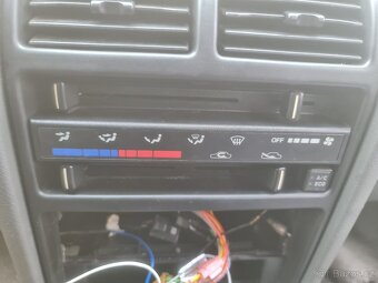 Suzuki Swift 1.0i, 39kW, 10/2001, klima - 9