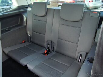 Volkswagen Touran 1.6TDi 7 MÍST-SERVIS-VSTŘIKY - 9
