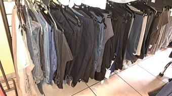 Nabízí se sklad oděvů - 9