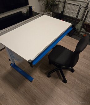 POLOHOVATELNÝ PSACÍ STŮL - 9