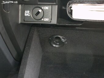 Volkswagen Golf 1,6Mpi aut.klima,parksenzory,po dovozovéSTK - 9