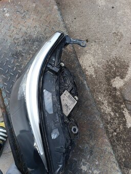 BMW E60 E61 přední Lci světla - 9