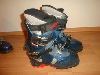 Skialpové lyže a boty - 9