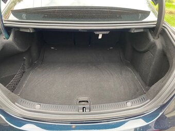 Mercedes E220d TOP STAV - 9