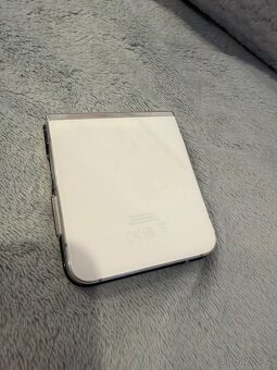 Samsung Galaxy Z Flip5 - 9