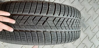 Prodám 4x zimní pneu 235/50R20 Pirelli Scorpion - 9