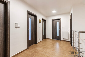 Prodej rodinného domu 240 m², pozemek 569 m² U potoka, Kobyl - 9
