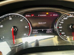 Audi A8 sedan - 9