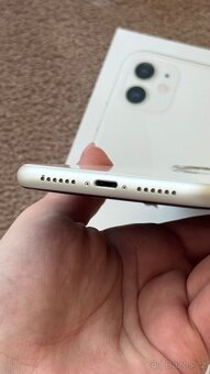 iPhone 11 128 GB, bílý - 9