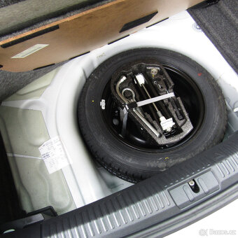 Volkswagen Polo V 1,2TSi 66kw, LIFE, Xenon, Panorama, 2xkola - 9