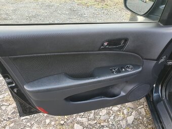 Hyundai I30 CW 1.6crdi COMBI 66KW r.v. 2010 - 9