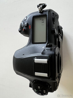 Nikon D850 tělo 45,7 MP použitý + bateriový grip, digitální - 9