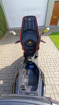 Aprilia SR MAX 125 - 9