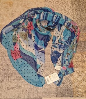 Desigual dámský značkový šátek floresrayadas modrý - 9