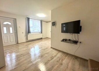Prodej, rodinný dům 3+1, 466 m2, Božice, okr. Znojmo - 9
