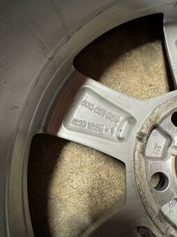 Originální disky Škoda Hadar 5x100 + zimní pneu 185/60 R15 - 9