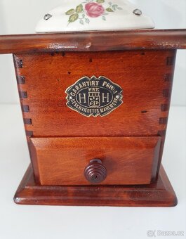 Mlýnek na kávu - 9