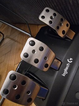 Logitech G26 Driving Force + řadící páka - 9