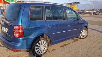 VW Touran 125kw 7 míst - 9