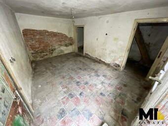 Prodej podílu 1/2 rodinného domu o velikosti 141 m², pozemek - 9