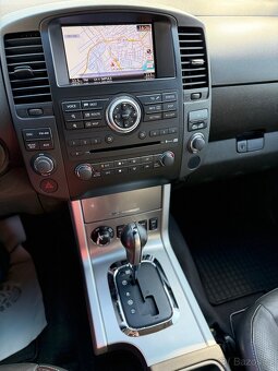 Nissan Navara 3.0 dCi V6 / 4x4 / DPH - 9