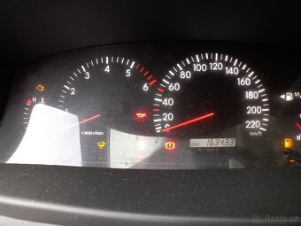 TOYOTA COROLA VERSO - 9