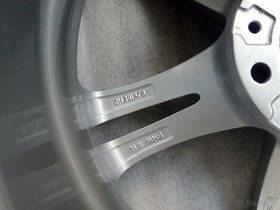 kola BMW M5 - 9