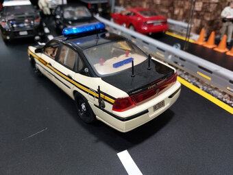 model auta Chevrolet impala policajná verzia Maisto 1:18 - 9