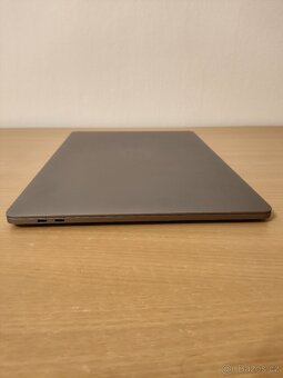 Apple MacBook Pro 15 2018 – i7 | 16GB | 256GB - 9