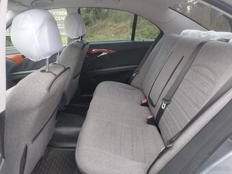 Mercedes-Benz E 220 CDi    manuál - 9