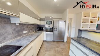 Prodej Moderního Bytu 3+kk s Terasou a Předzahrádkou v Stěží - 9