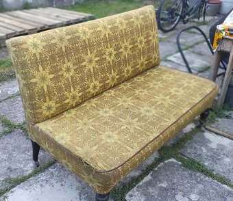 Divan, křeslo a stolek - 9