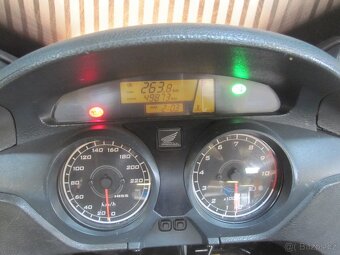 Honda XL 1000V Varadero - 9