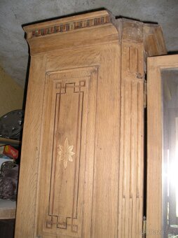 Starožitný klasicistní kredenc - 9