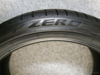 2x -- 225/40 R19 Letní pneu Pirelli Pzero -- - 9