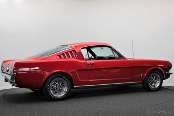 Ford Mustang Fastback 289 V8 C-Code 1965 – zrestaurovaný - 9