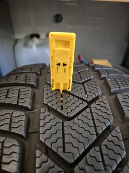 Zimní pneu Pirelli Sottozero 3 235/45/18 - 9
