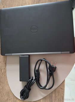 Dell Latitude E5550 - 9