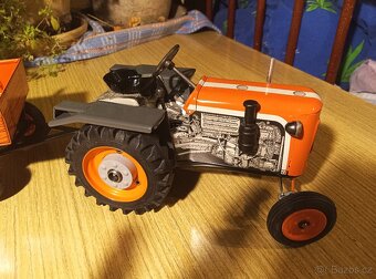 Kubota T15 s vlekem - 9