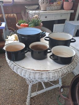 Staré plechové hrnce - 9