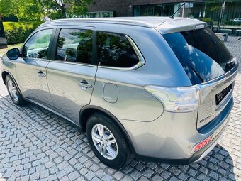 Mitsubishi Outlander 2.2Di-D 110KW 4x4 AUT SENZORY SERVISKA - 9