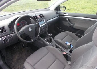 Volkswagen Golf 1,6 75 kw perf. stav benzín manuál 75 kw - 9