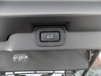 Land Rover Discovery D300/R-Dynamic/7.Míst/Full-LED - 9